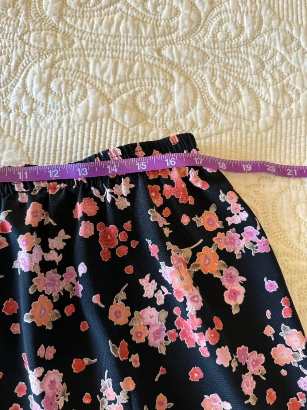 Charming black floral midi skirt with a comfortable elastic waistband